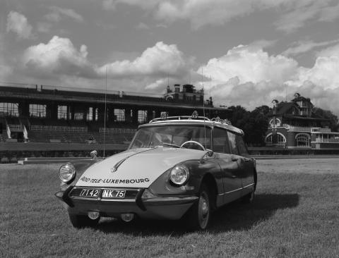 citroen_ds_19_break_-_voiture_de_presse_-_1963.jpg