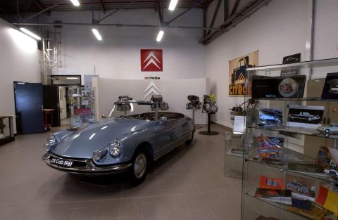 citroen_ds_cabriolet_au_conservatoire_aulnay_-_1961.jpg